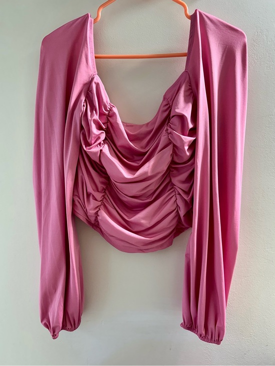 SHEIN Tops - SHEIN Pink Ruched Long Sleeve Crop Top